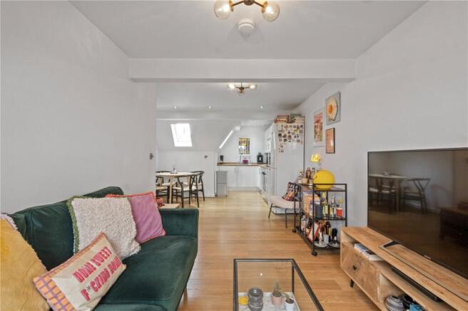 1 bed property, in Walcot House, £325,000