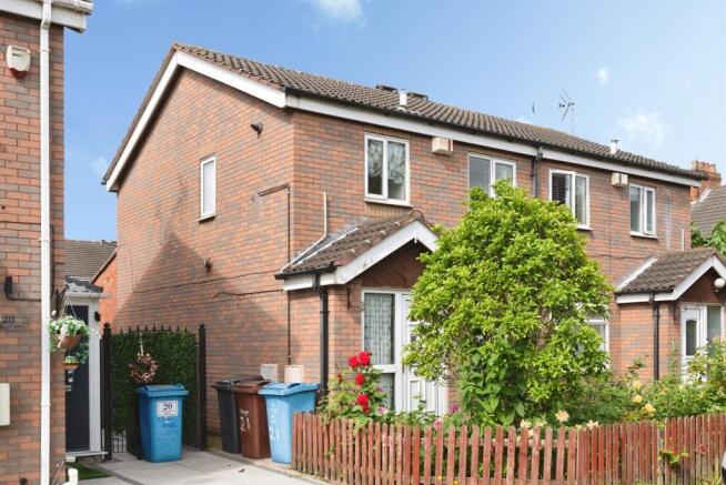 3 bed property, in Bannister Drive, £90,000