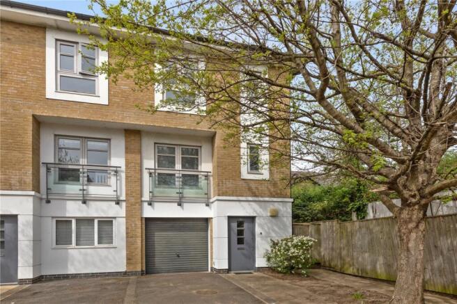 4 bed property, in Upper Tooting Road, £925,000