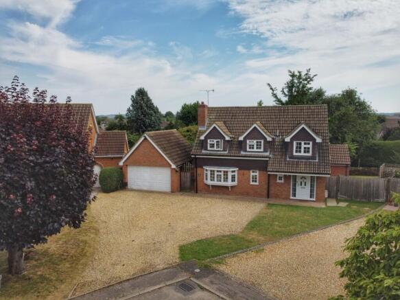 4 bed property, in The Orchards, £800,000