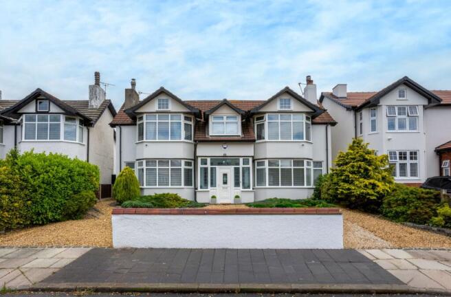 5 bed property, in Belvedere Road, £650,000