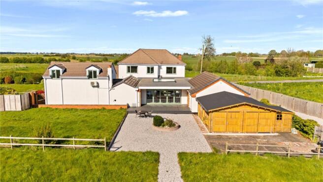 6 bed property, in Newbigg, £750,000