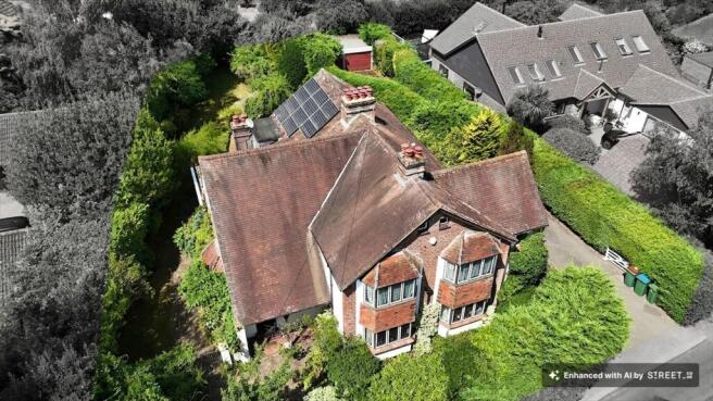 5 bed property, in Common Hill, £800,000