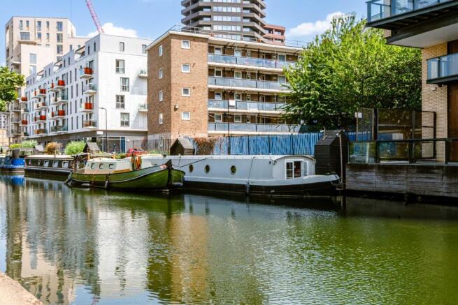 2 bed property, in Wiltshire Row N1, £229,000