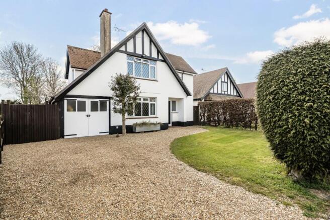 3 bed property, in Aldwick Gardens, £585,000