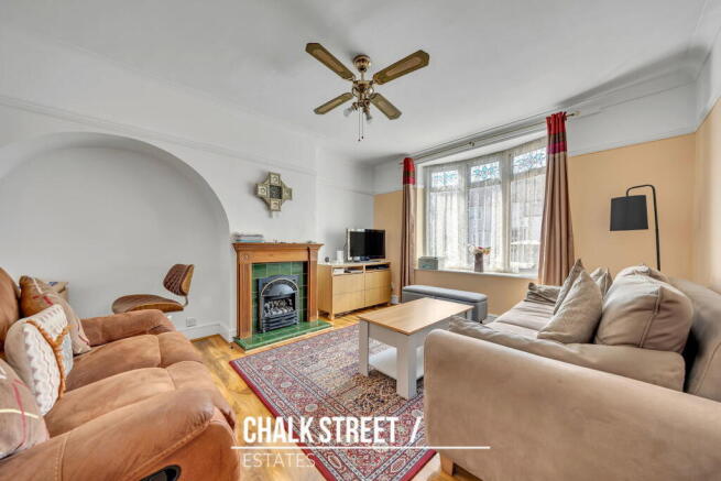 3 bed property, in Nuneaton Road, £450,000