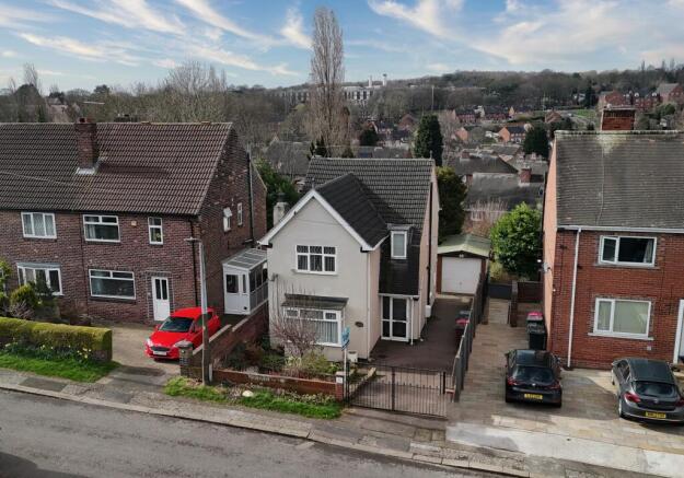 3 bed property, in Oakwood Grove, £240,000