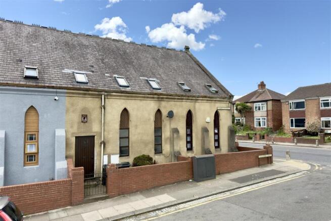 3 bed property, in Chapel Cottages, £100,000