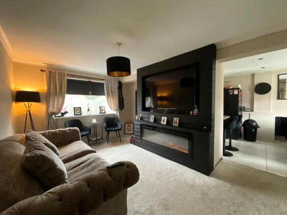 2 bed property, in Brisbane Avenue, £105,000