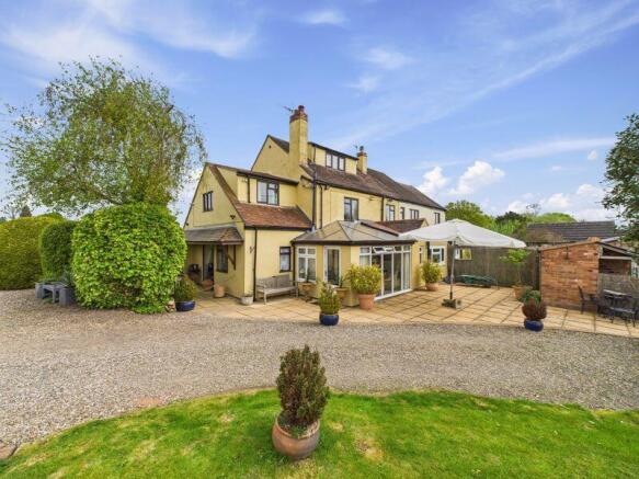 5 bed property, in Holyhead Road, £500,000