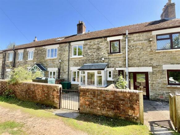 2 bed property, in Plump Hill, £250,000