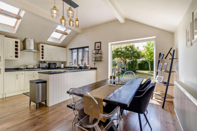 3 bed property, in Sandall Rise, £250,000