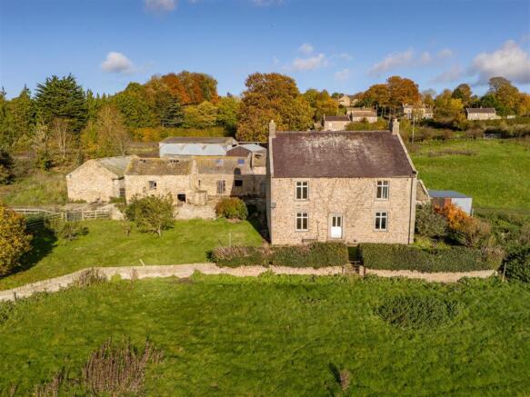 4 bed property, in Manor House Farmhouse, £585,000