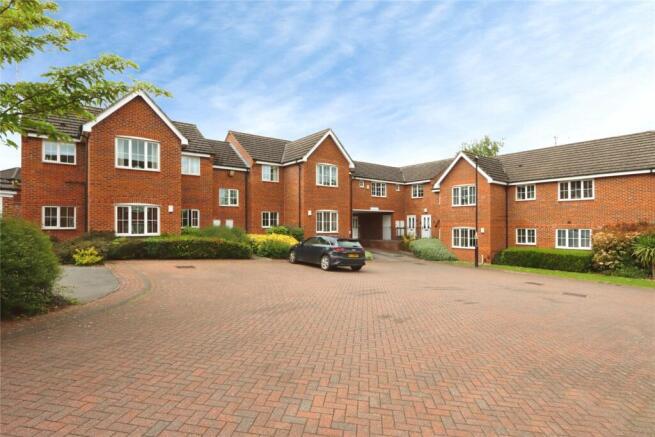 2 bed property, in Woodhouse Lane, £110,000