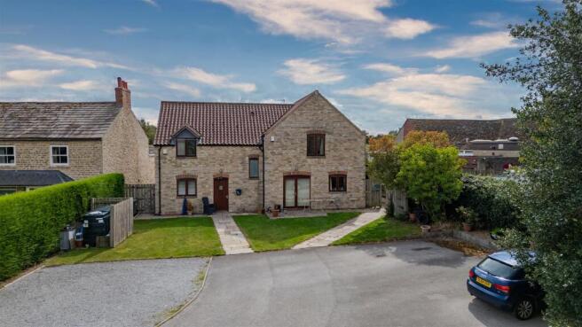 5 bed property, in 1 & 2 Greenfields, £655,000