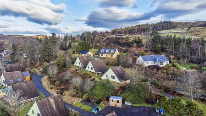 6 bed property, in Glen Houses, £365,000