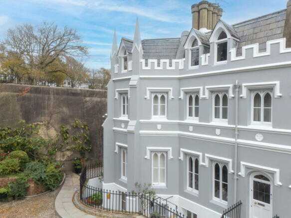 4 bed property, in Wykeham Terrace, £895,000