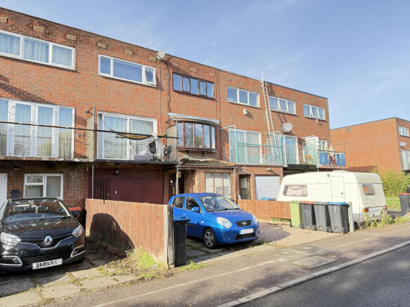4 bed property, in Waterside, £310,000