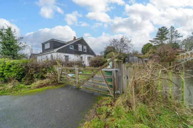 4 bed property, in Kenmore Road, £365,000