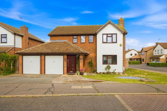4 bed property, in Butts Paddock, £525,000
