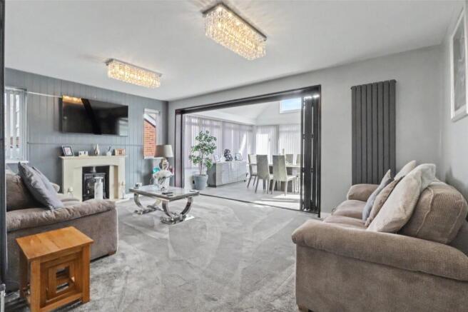 2 bed property, in Chircombe Lane, £475,000
