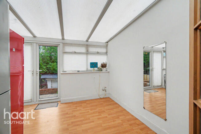 3 bed property, in Hampden Way, £650,000