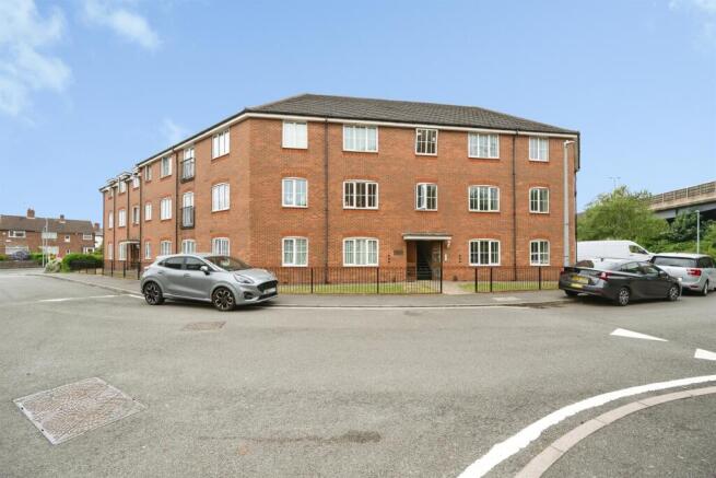2 bed property, in Ashwood Close, £130,000