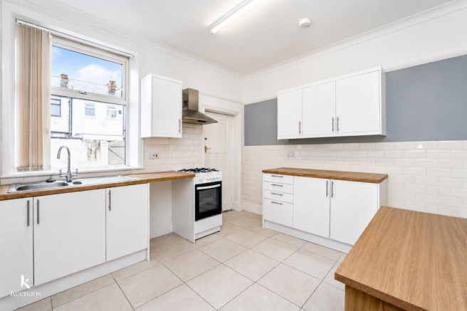 2 bed property, in William Street, £110,000
