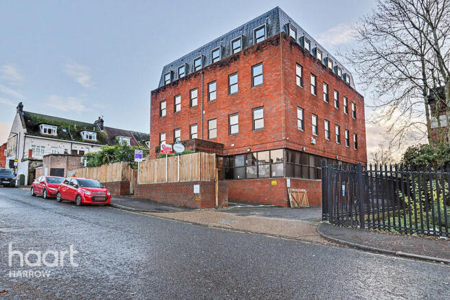 2 bed property, in Cavendish Avenue, £350,000