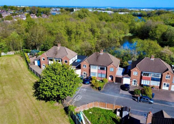 3 bed property, in Blakesley Close, £350,000