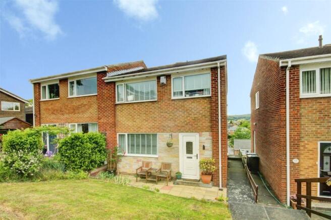 3 bed property, in Briardene, £175,000