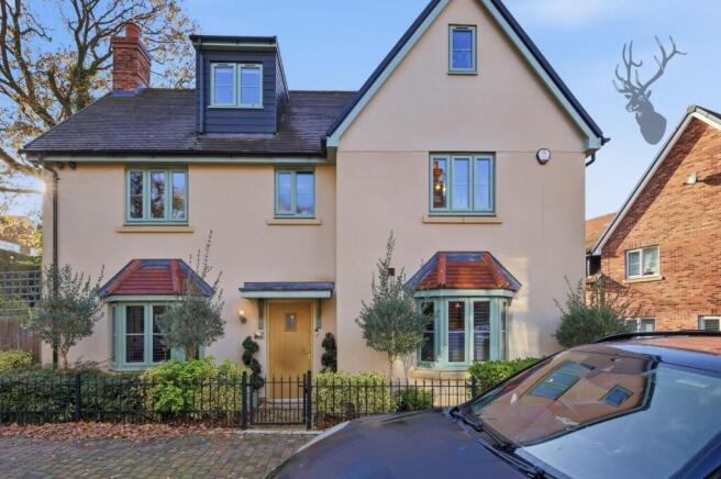 5 bed property, in Jasmine Close, £1,399,999