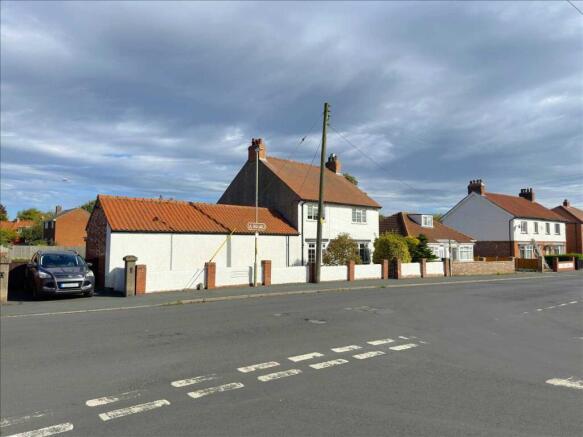 3 bed property, in Stonegate, £515,000