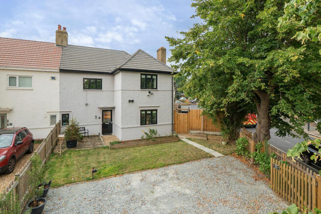 4 bed property, in Fairfield Grove, £775,000