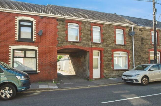 4 bed property, in Hermon Road, £110,000
