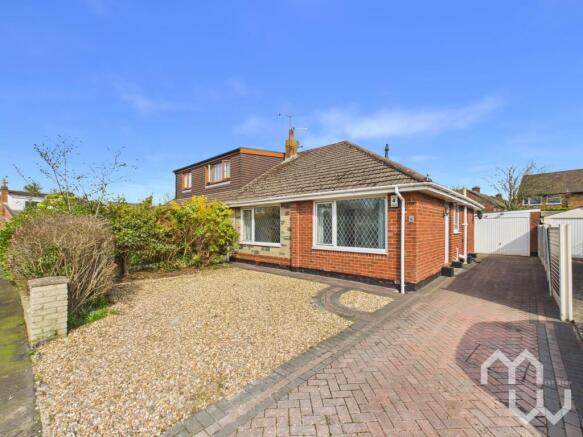 2 bed property, in Chesham Drive, £200,000