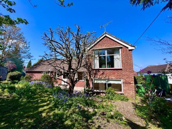 4 bed property, in High Street, £695,000