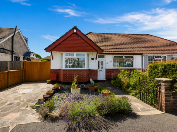 2 bed property, in Kingsway, £425,000