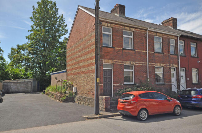 3 bed property, in Western Valley Road, £120,000