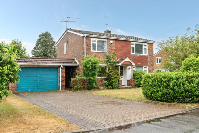 4 bed property, in Orchard Way, £825,000