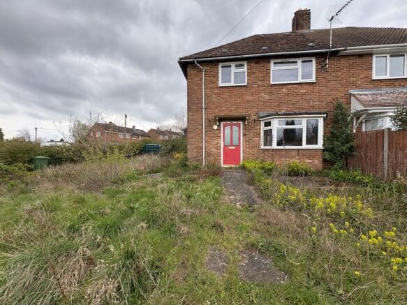 3 bed property, in 15 St. Lawrence Close, £140,000