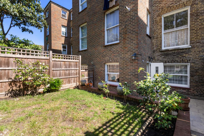 2 bed property, in Conningham Road, £500,000