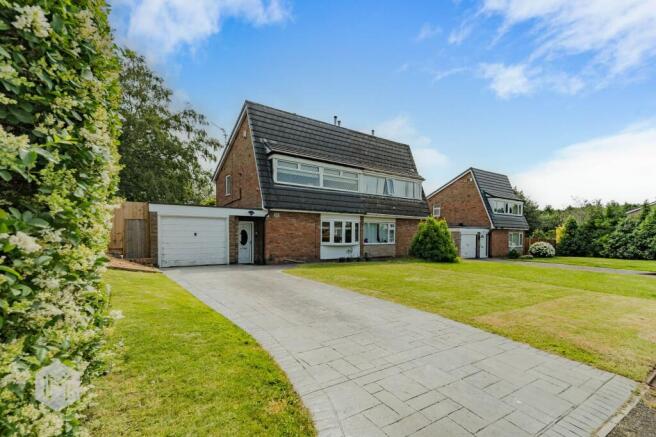 4 bed property, in Weaver Avenue, £350,000