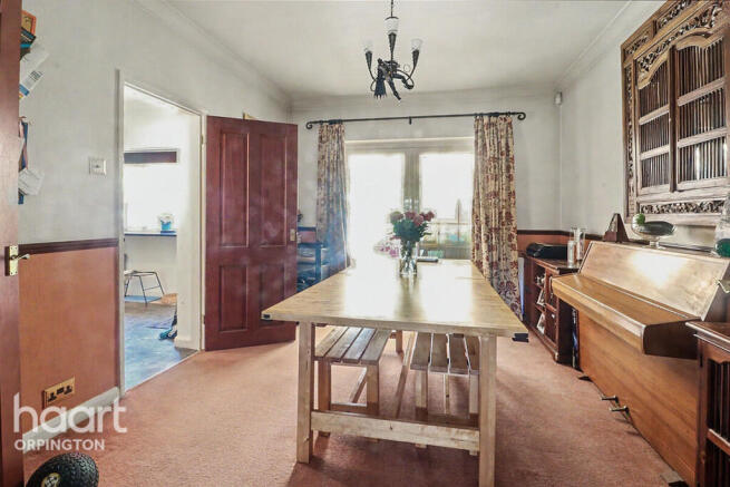 4 bed property, in St Aubyns Gardens, £900,000