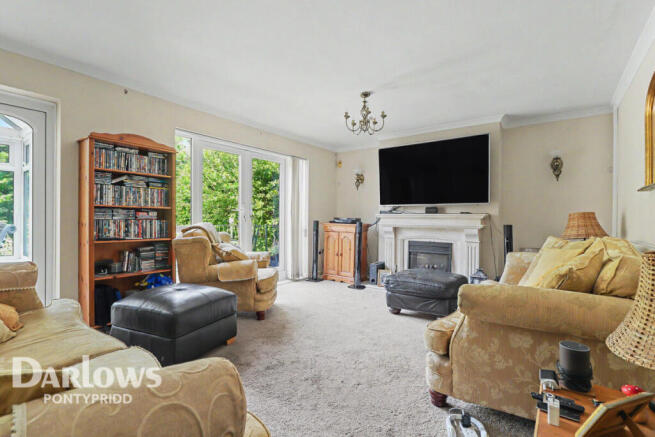 4 bed property, in Nant Y Dall Avenue, £375,000