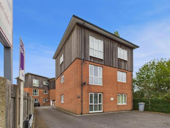 2 bed property, in Markeden Court, £90,000