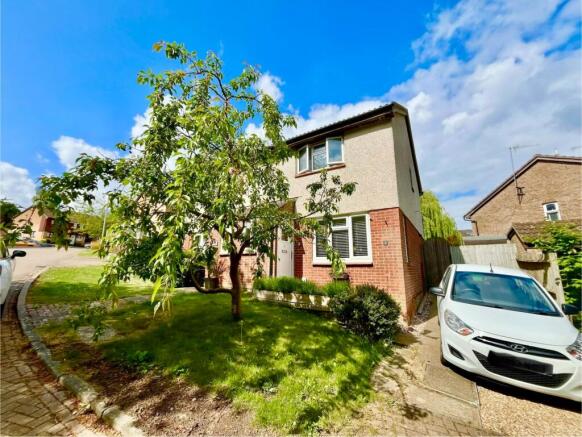 3 bed property, in Willow Walk, £425,000