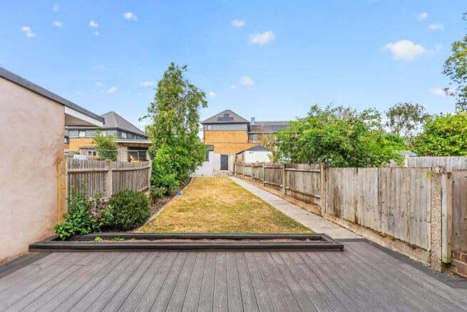 3 bed property, in Rougemont Avenue, £575,000