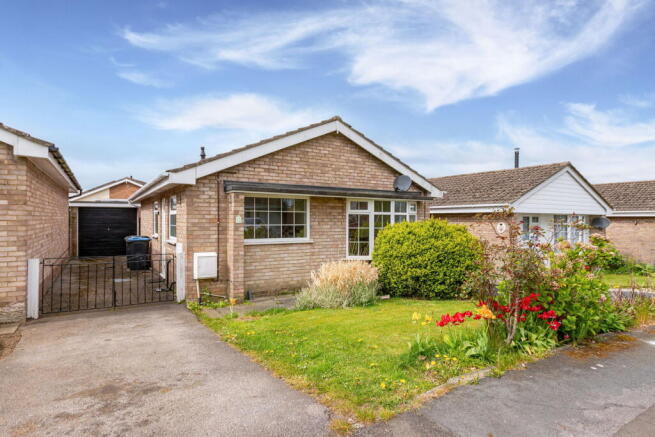 2 bed property, in Jervaulx Road, £210,000