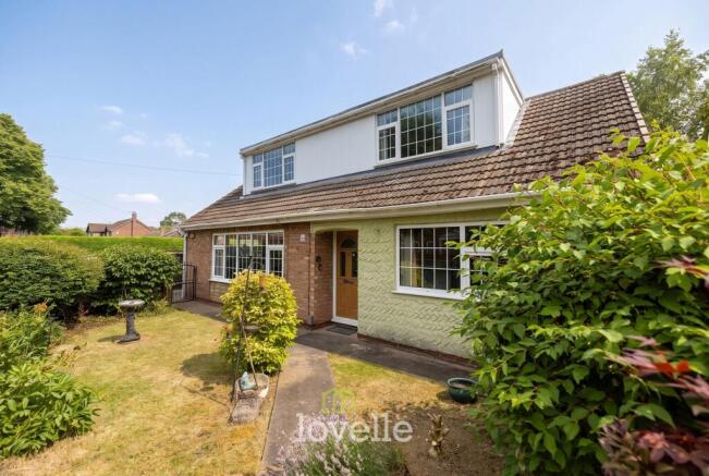 4 bed property, in Carlton Road, £280,000